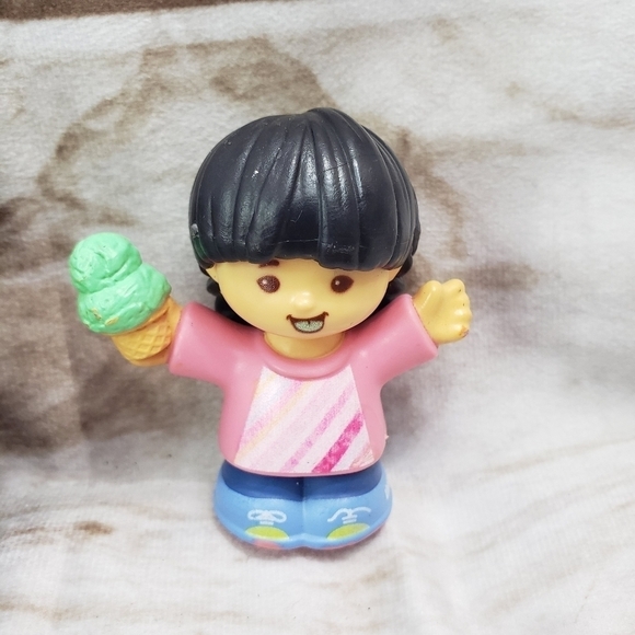 Fisher Price Little People Set Of 3 2.5" Figures Two Boys 1 Girl Ice Cream - Picture 3 of 8